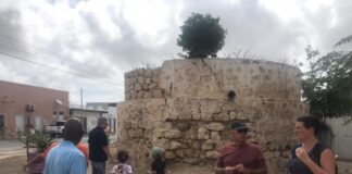 Publico a disfruta di un Dia Internacional di Museo diferente den Playa