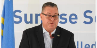 E tambe tin manteca riba su cabes: Franklin Hoevertz posibel nominado pa Minister di Energia: Franklin cu su sentencianan tampoco lo pasa screening