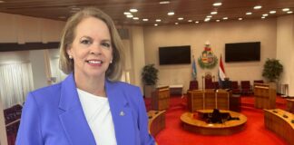 Relaciona cu e crisis di vivienda na pais Aruba; Fraccion di MEP ta compromete pa sigui lucha te ora gobierno aloca e fondonan necesario pa FCCA