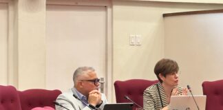 Contrario na ministernan Geoffrey Wever y Gerlien Croes; Parlamentarionan di FUTURO awo si ta compronde cu FCCA mester di fondo