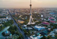 Pioneronan cientifico, paisahenan natural y un cultura caluroso di Uzbekistan