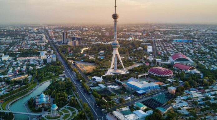 Pioneronan cientifico, paisahenan natural y un cultura caluroso di Uzbekistan