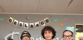 Angel ta e miho graduado di Filomena College MAVO