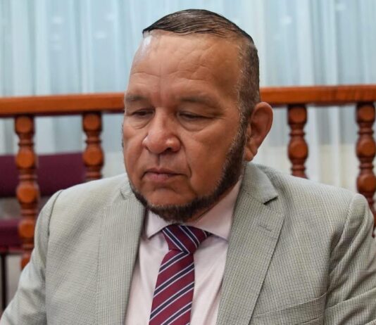 Parlamentario Endy Croes: Gerlien a gaña den Parlamento atrobe: A laga 350 mil aproba pa cumpra e pump nobo pa Community Pool na San Nicolas