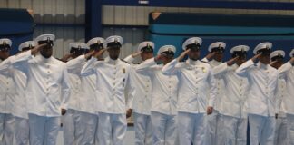 Prome Minister Mike Eman na ceremonia di huramentacion di Arumil