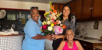 Lasonan duradero di e famia di Playa Linda: Adela Orman ta ricibi merito special di aprecio for di staff di e resort