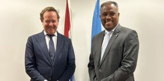 Minister di Husticia Arthur Dowers a reuni cu Minister di Husticia Hulandes David van Weel