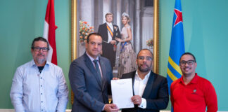 Minister Wever y SOAB a firma acuerdo di cooperacion pa fortalece control financiero di Pais Aruba