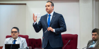 Minister Geoffrey Wever ta informa Parlamento tocante efectonan di Trade War y su posibel impacto riba Aruba