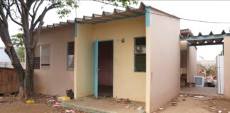 Musica mientras pueblo no tin dak! Gobierno converti cas den scol di musica den pleno crisis di vivienda