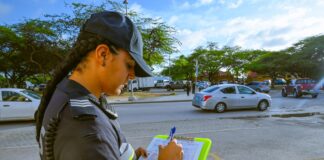 Agente Policial riba pia fin di siman: Control policial den Oranjestad: 93 boet reparti