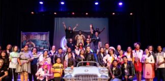 Addonsito Croes ta felicita e elenco di Grease