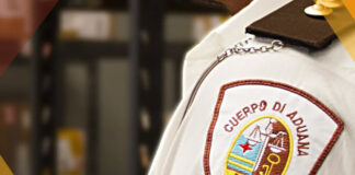 Ken ta bay ta tras di e camaranan aki?? Douane no tin problema cu camara, pero esnan cu ta bay ta sinta tras di camaranan cu no ta un douane ambtenaar y no sa trabou di douane