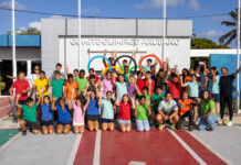 A duna tour di cas di Comite Olimpico Arubano y conta sobre Olimpismo: Alumnonan di Mon Plaisir Basis School 6de klas di bishita na COA
