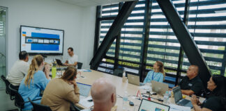 Un paso importante den prepara e sistema electronico di pashent: Empleadonan di HOH cu entrenamento pa e Sistema HiX