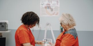 Orguyoso di ta e unico den Caribe Hulandes: HOH acredita pa ofrece estudio pa laborante di KNF