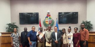 Parlamentario Rocco Tjon: A manda pregunta na Minister di Husitcia sr. Dowers tocante e problemanan cu e comunidad Haïtiano ta enfrenta