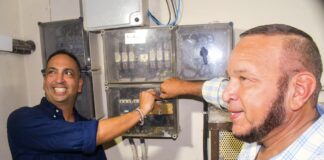 𝐏𝐚𝐫𝐥𝐚𝐦𝐞𝐧𝐭𝐚𝐫𝐢𝐨 𝐄𝐧𝐝𝐲 𝐂𝐫𝐨𝐞𝐬: 𝐏𝐫𝐨𝐲𝐞𝐜𝐭𝐨 𝐝𝐢 𝐋𝐮𝐳 𝐭𝐚 𝐜𝐨𝐧𝐭𝐢𝐧𝐮𝐚 𝐕𝐞𝐥𝐝𝐧𝐚𝐧 𝐝𝐢 𝐑𝐂𝐀, 𝐑𝐢𝐯𝐞𝐫𝐩𝐥𝐚𝐭𝐞 𝐲 𝐍𝐚𝐜𝐢𝐨𝐧𝐚𝐥 𝐭𝐚 𝐞 𝐬𝐢𝐠𝐮𝐢𝐞𝐧𝐭𝐞 𝐯𝐞𝐥𝐝𝐧𝐚𝐧 𝐜𝐮 𝐥𝐨 𝐡𝐚ñ𝐚 𝐋𝐄𝐃 𝐋𝐢𝐠𝐡𝐭𝐬 𝐮𝐥𝐭𝐫𝐚 𝐦𝐨𝐝𝐞𝐫𝐧𝐨