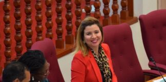 Parlamentario Jennifer Arends-Reyes ta gradici sector enseñansa pa aña escolar 2024-2025