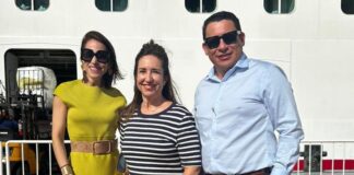 Presidente di Carnival Cruise Line, Christine Duffy, ta bishita Aruba riba Carnival Vista