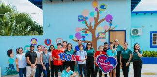 Aruba Bank ta haci donacion di AWG 100.000 na Scol Dun’un Man pa realisa “The Kind Kitchen”