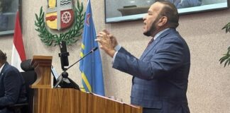 Parlamentario Endy Croes: Baba ta sin escrupulo: Baba Herde di 74 aña cu 4 pensioen mas un salario di Minister tambe a cobra e 250 florin