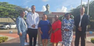 Fundacion Dominicana Arubanse Juan Pablo Duarte cu ofrenda floral