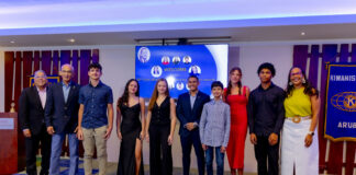 Minister Wendrick Cicilia: Ta importante pa empodera nos studiantenan!Diaranson anochi, Minister mr. Wendrick Cicilia tabata presente durante e Clint Whitfield Outstanding Student Award.