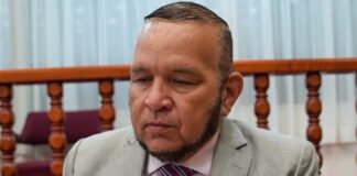 Presidente di Parlamento Marlon Sneek a perdudica e homber chikito: Den ansha a schors e reunion pa AVP bay lesa e ley di ‘minimumuurloon’