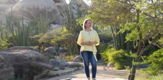 Parlamentario Wever-Croes na tur studiante bayendo den exterior pa sigui nan estudio; “Fiha bo meta y bay p’e, no laga ningun hende kitabo ni strobabo di logra bo metanan”