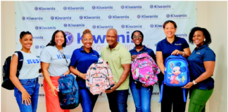 Kiwanis San Nicolas y Car Rentals ta Prepara Hobennan pa Aña Escolar Nobo