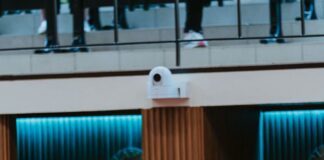 Minister Cicilia cu splicacion detaya riba maneho di turismo y labor durante tratamento di Presupuesto Supletorio