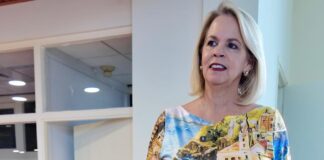 Parlamentario Evelyn Wever-Croes: Parlamentarionan di AVP y Futuro a vota contra mocion pa maestronan: Fraccion di MEP lo sigui lucha pa maestronan haya e aumento cu nan merece