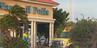 Homber a pone fin na su bida den cel na warda di polis Sta Cruz