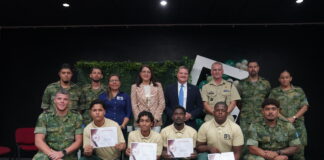 Minister di Asuntonan Social a entrega certificado final na cursistanan di grupo SVT-18