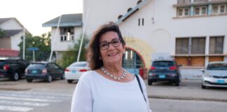 Ex-maestro di Mireya de Haseth ta ansioso pa wak Reina Beatrixschool bek den su gloria