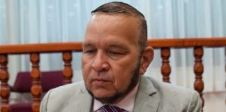 Parlamentario Endy Croes: Rijkswet COHO y RAFT no te’y mas: Rijkswet nobo yama HOFA y su Mama ta Gerlien Croes y su Tata ta Mike Eman mientras Geoffrey Wever ta su padrasto!