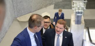 Prome Minister Eman a tene reunion cu Presidente di Vaste Kamercommissie voor Koninkrijksrelaties