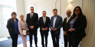 Prome Minister Mike Eman a reuni cu ex-Prome Minister Hulandes Jan Peter Balkenende