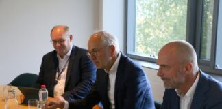 Prome Minister Mike Eman ta fortalece relacion strategico cu Royal Schiphol Group pa futuro di Aeropuerto di Aruba