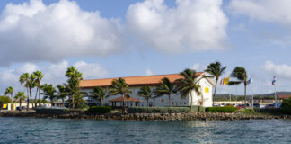 A aplica medida disciplinario na miembro di Wardacosta