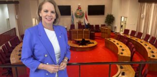 MEP a entrega mocion pa instrui minister di finansas pa percura cu aumento di sueldo minimo no conduci na aumento di costo di bida