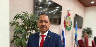 Parlamentario Carlos Bermudez (AVP): “Asfalt no ta un luho; gobierno mester sinta cu DOW y pone un plan cla pa tur bario”