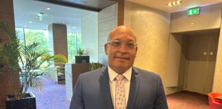 Parlamentario Edgard Vrolijk: A institui dos persona di cada isla pa cuminsa cana cu e trabounan riba geschillenregeling