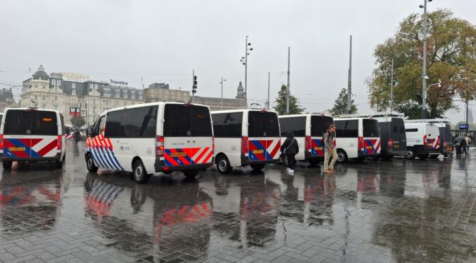 Ajax mester prepara su mes pa un riesgoso wega: Gran disturbio durante wega di Champions League ta un señal di alerta