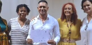 Les y presentacion teatral na Aruba