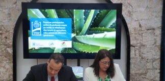 Minister Geoffrey Wever, Minister Wyatt Ras, Ouderenzaken y Santa Rosa a firma acuerdo pa nos Adultonan Mayor