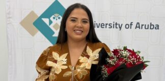 Emy Laclé a gradua como Bachelor den Organization, Governance and Management (OGM)