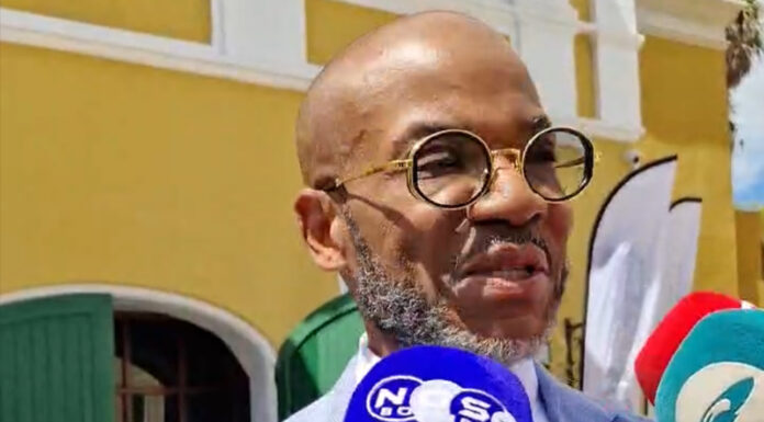 Votegether di Curacao: Minister Javier Silvana a entrega retiro y lo bay parlamento