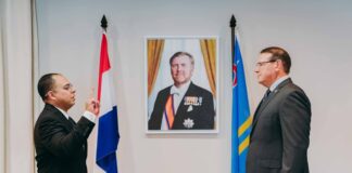 Eduard Pieters a huramenta como Miembro di Parlamento pa fraccion di PPA